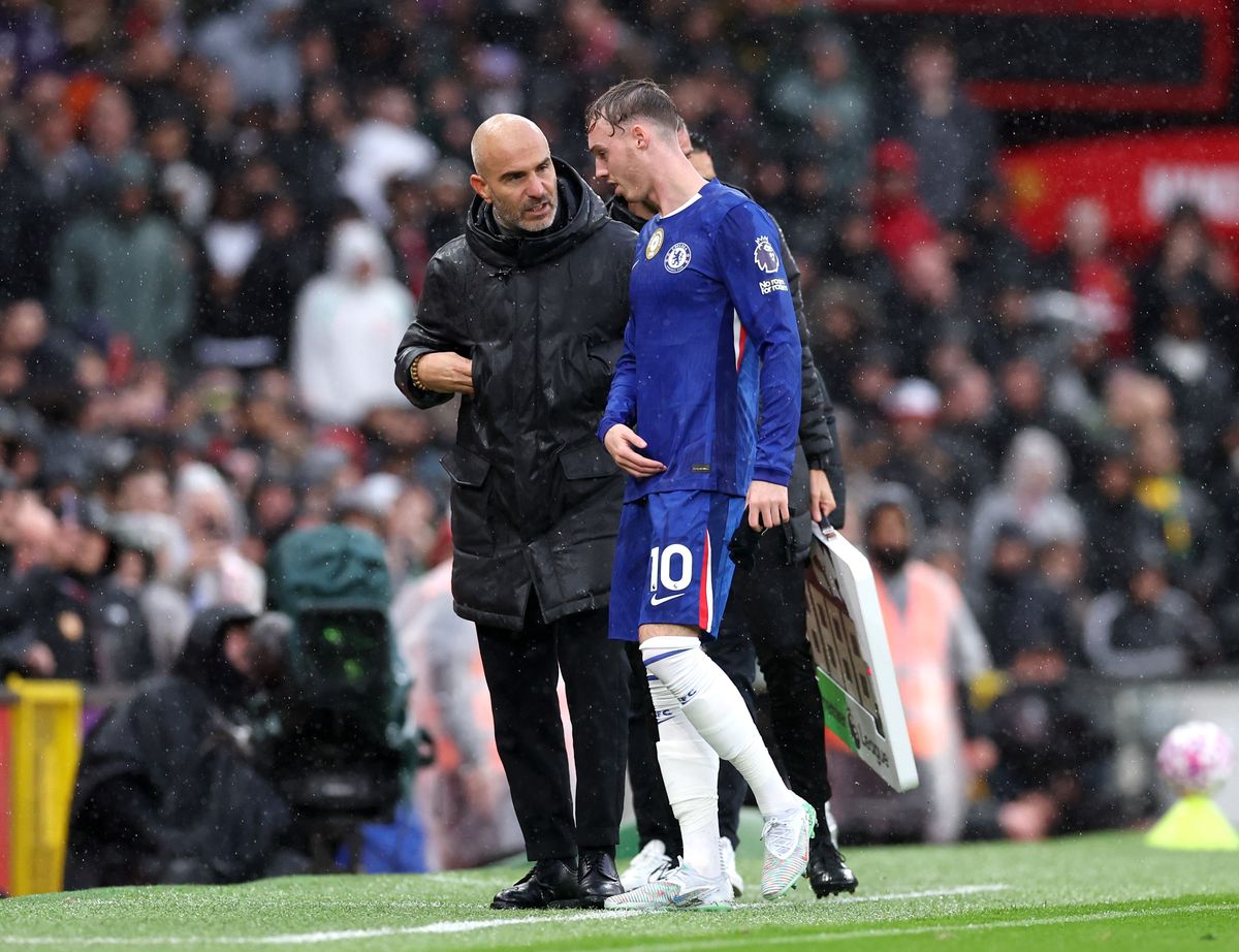 Enzo Maresca, Manager of Chelsea, and Cole Palmer of Chelsea talk.