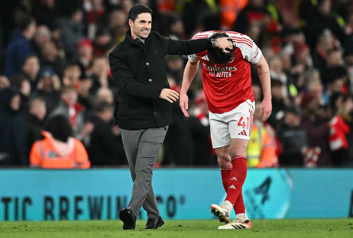 Arsenal manager Mikel Arteta alongside Declan Rice