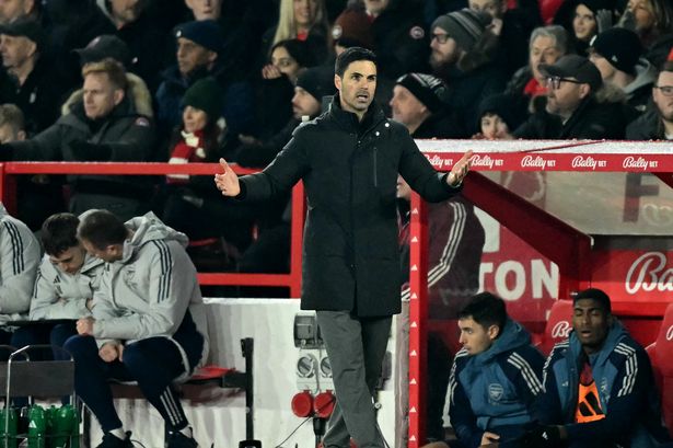 Mikel Arteta gesturing near the pitch