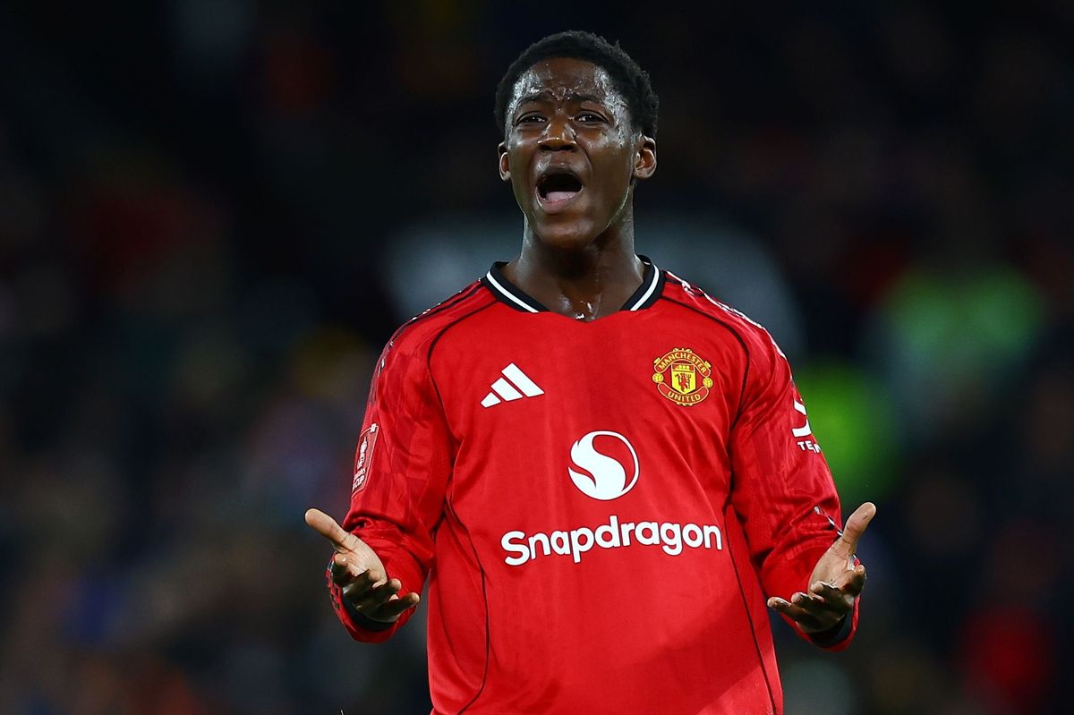 Kobbie Mainoo reacts 