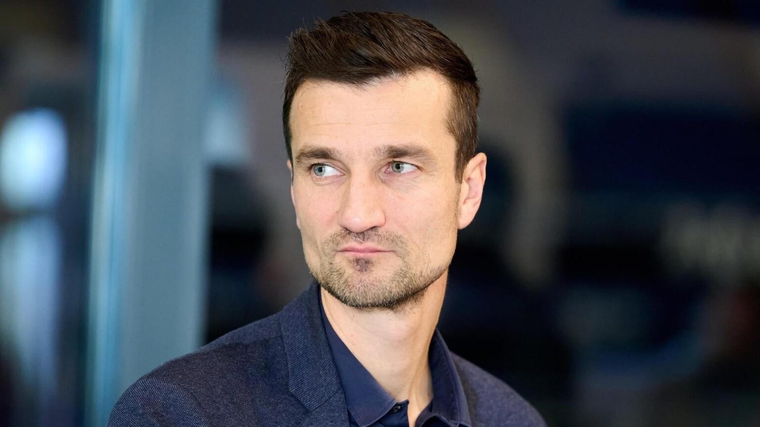 Schalke sucht neuen Geldgeber: Schalke-Hauptsponsor Sun AG hat die Option auf eine Vertragsverlängerung verstreichen lassen. Die Suche nach einem Nachfolger läuft auf Hochtouren.