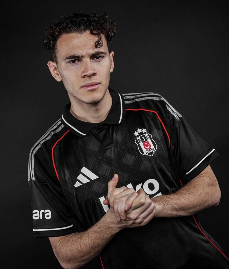 Kristjan Asllani was sent off six minutes into his Beşiktaş debut today against Konyaspor after entering the match as a substitute in the 76th minute. 🇦🇱🟥