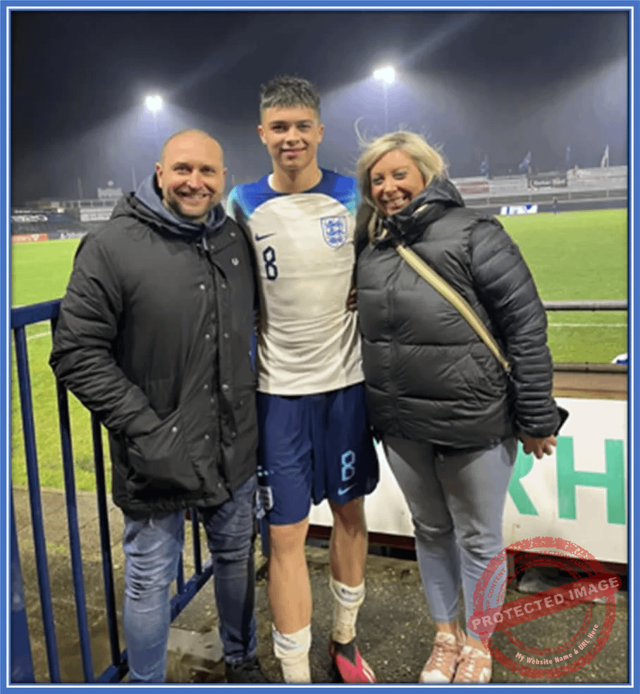 I've loved all the praise for Lewis. But considering how many talents the Miley's spawned. We need to give a thanks to Mick and Maxine!