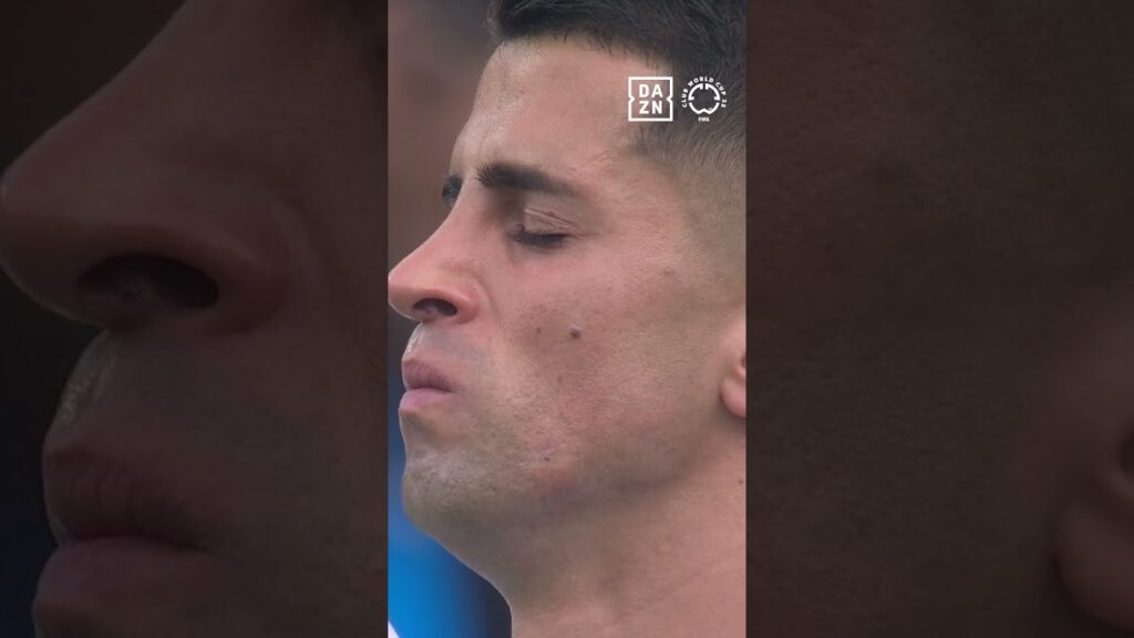 La reacción de Joao Cancelo y Rúben Neves al minuto de silencio en memoria a Diogo Jota 💔 #FIFACWC