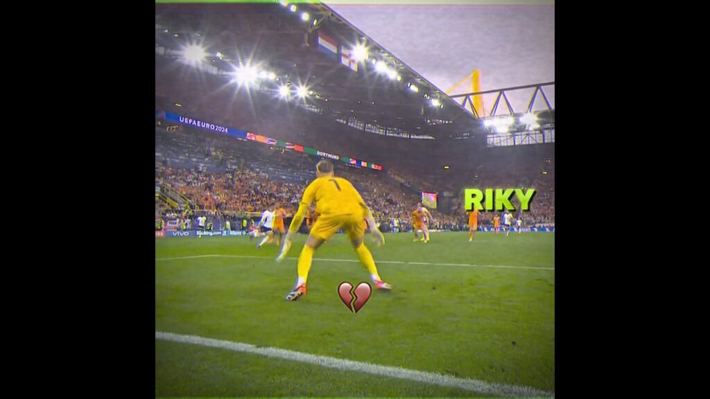 Denzel Dumfries Skills🤯☠️🔥