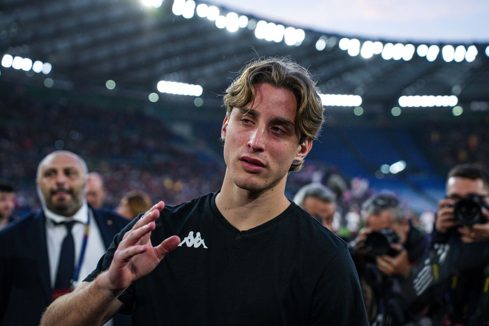 Everton and Watford come forward to rescue midfielder Everton and Watford come forward to rescue midfielder