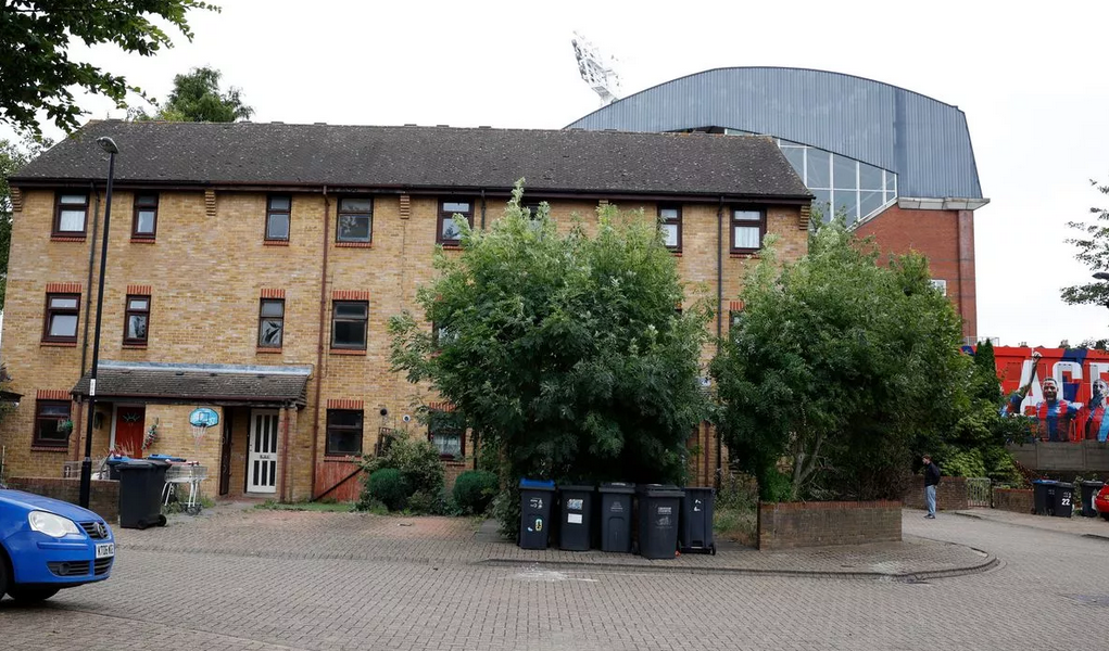 Council finally completes sale of houses for Selhurst stand