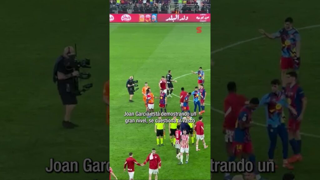 El ABRAZO entre JOAN GARCÍA y UNAI SIMÓN