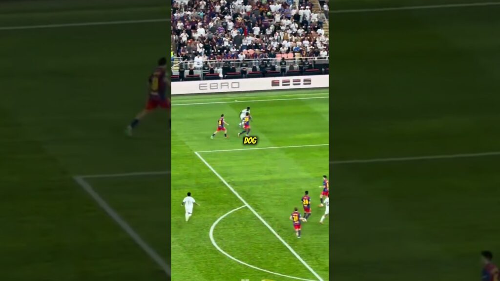 VINICIUS JUNIOR WALKED KOUNDE LIKE A DOG, REVENGE COMPLETE 🤣🔥. #vinicius #shorts