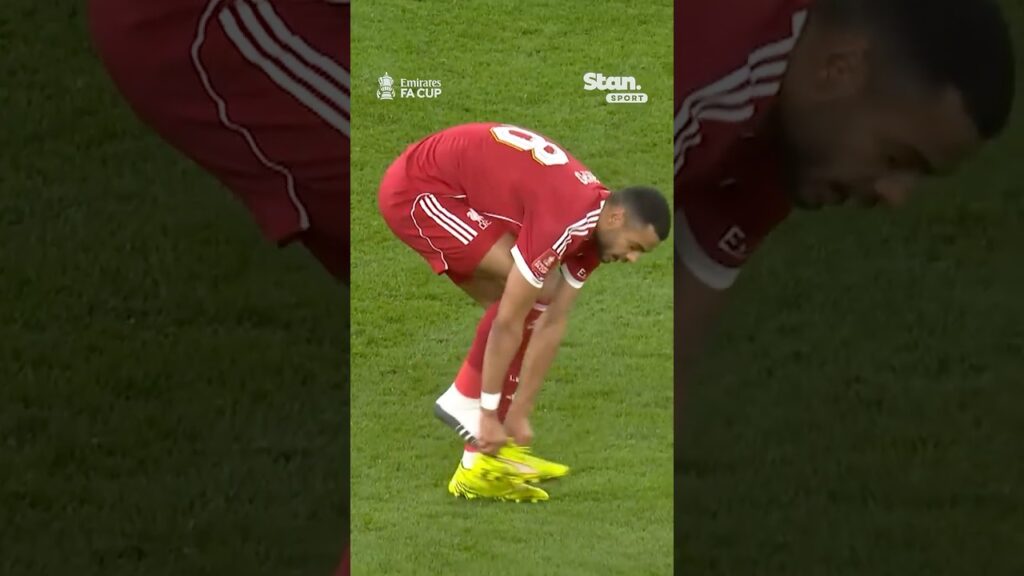 Cody Gakpo really went over a minute with his boot in his hand 😭🥾 #FACup #Liverpool