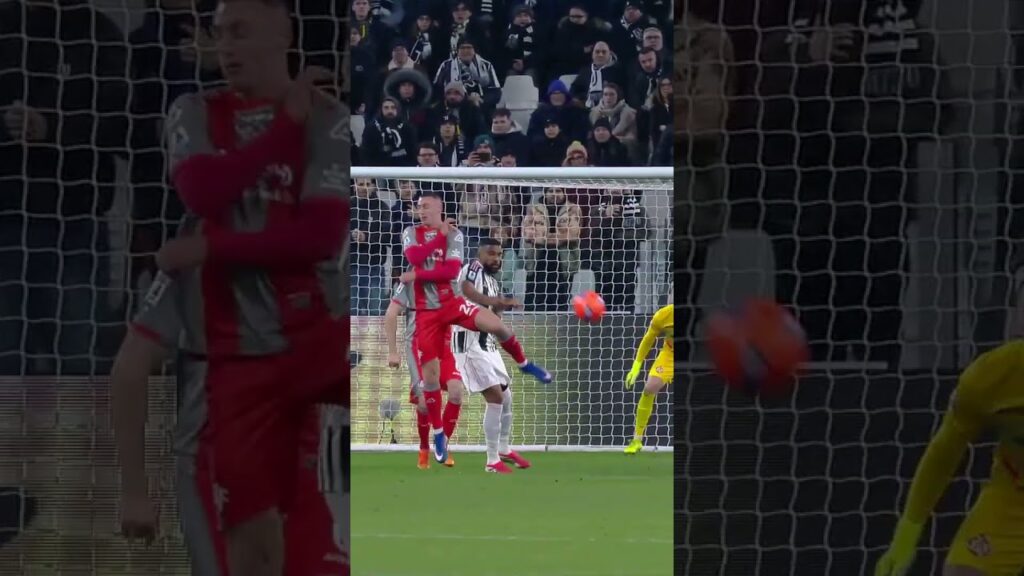 FIRST GOAL OF THE NIGHT BY BREMER!!! 🔥🔥🔥 #JuveCremonese #SerieA #Football #Shorts