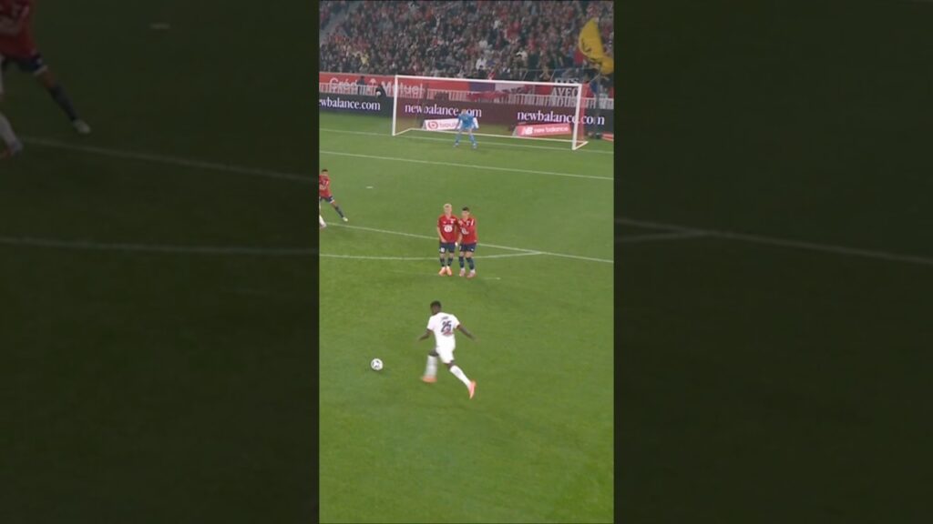 An absolute banger from Nuno Mendes. ☄️#PSG #Ligue1 #NunoMendes