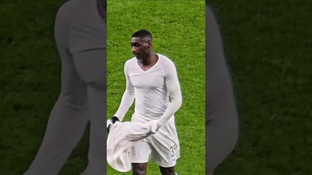 RANDAL KOLO MUANI: The Spurs Striker Gives His Shirt Away: Tottenham 2-0 Borussia Dortmund