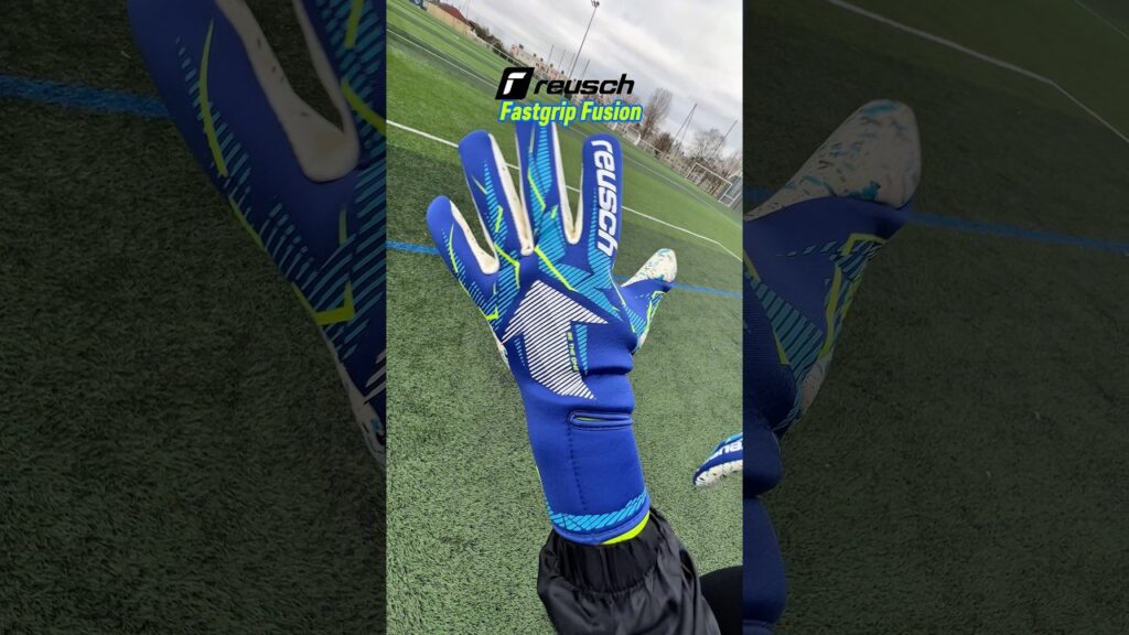 Je découvre le gant de Unai Simón 🇪🇸🧤 #reusch #gardiendebut #goalkeeper