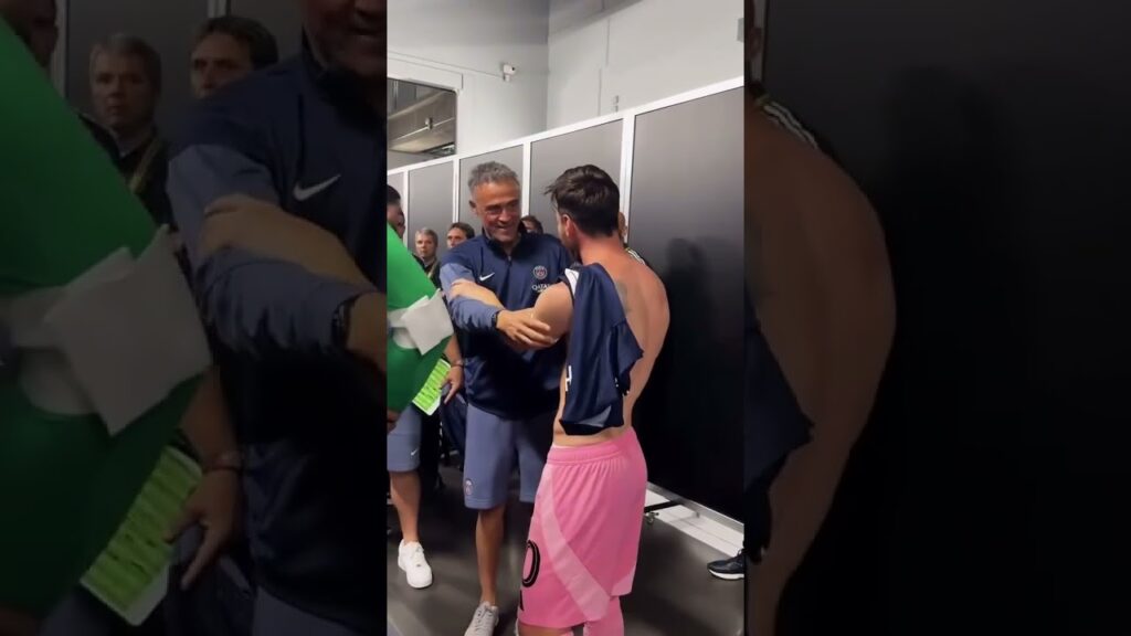 Messi with Luis Enrique and Dembele ❤️ (via @psg/TT)