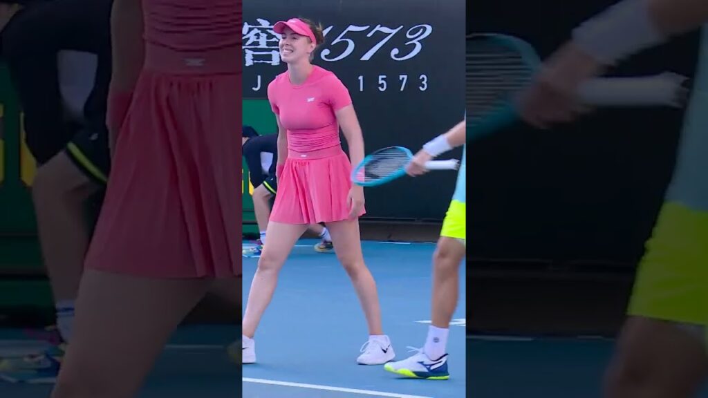 Aleksandra Krunic with a header that Harry Maguire would be proud of ⚽️ #tennis #football #ausopen