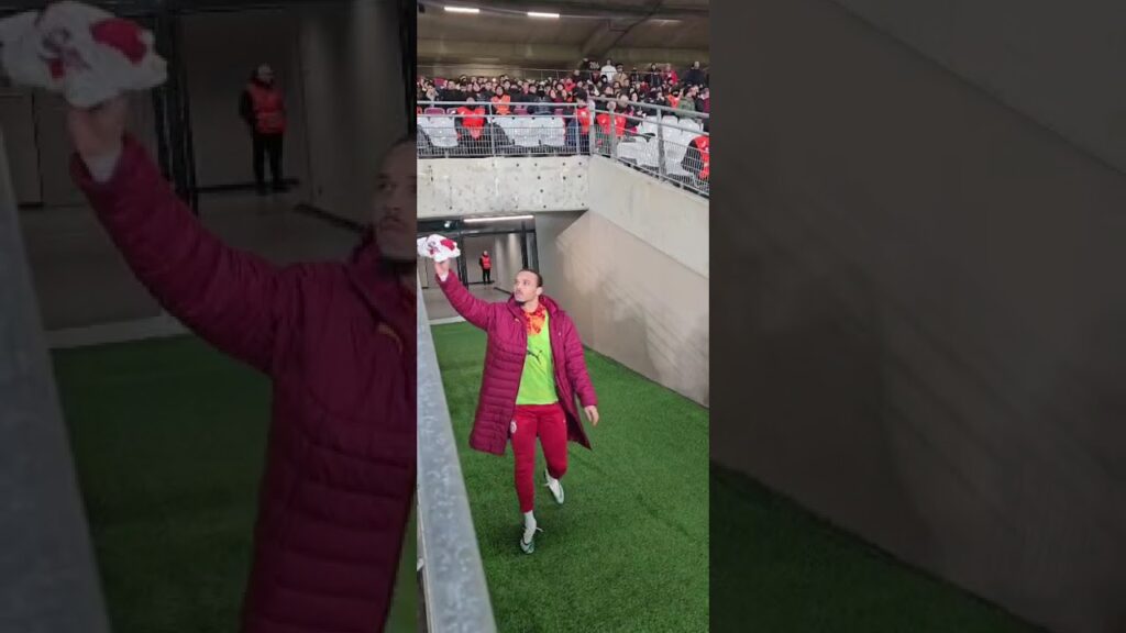 Leroy Sane formasını taraftara verdi #leroysane #galatasaray