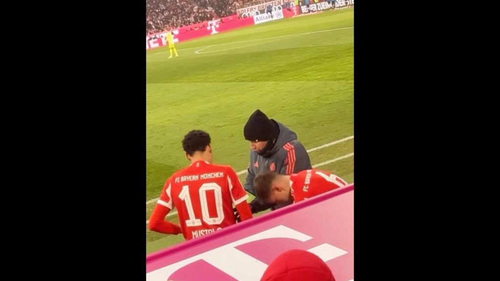 Jamal Musiala receiving instructions before entering | Bayern vs Augsburg | Bundesliga