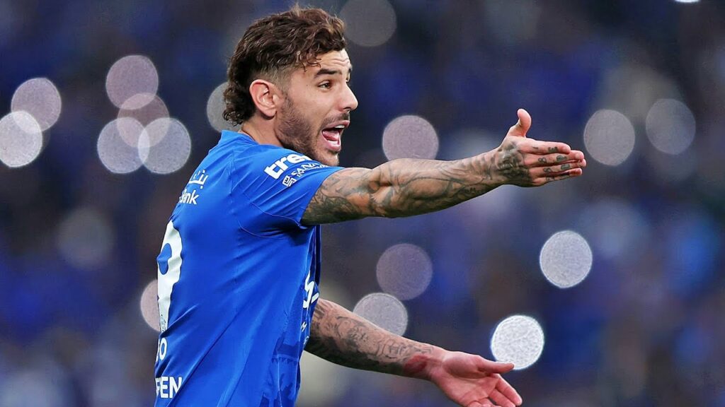 𝐋𝐎𝐎𝐊 𝐖𝐇𝐀𝐓 Théo Hernandez is doing at Al-Hilal⚡