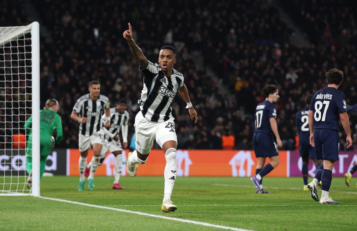 Joe Willock of Newcastle United celebrates scoring against PSG