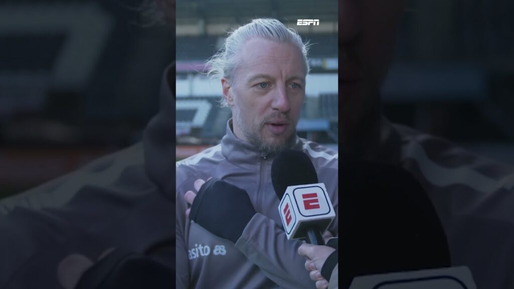 Het vertrek bij Ajax gaat Remko Pasveer niet in de koude kleren zitten: "Dat doet wel wat, zeker" 🥹