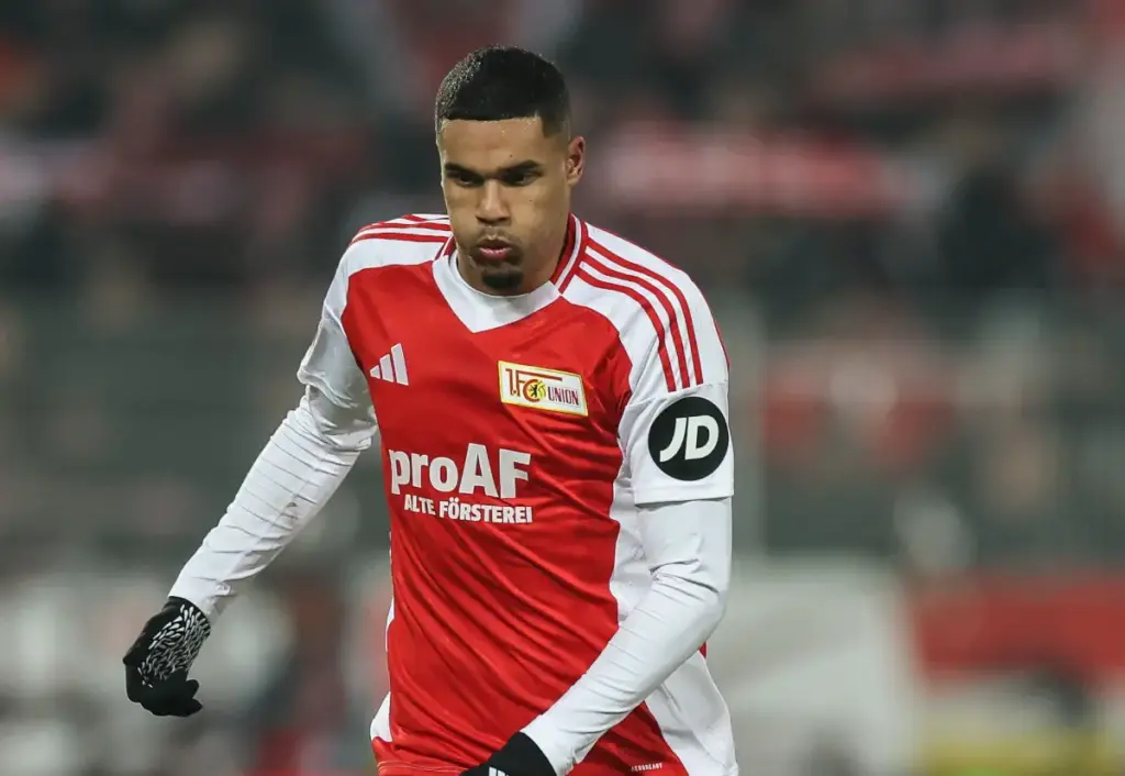 Danilho Doekhi controls the ball for Union Berlin