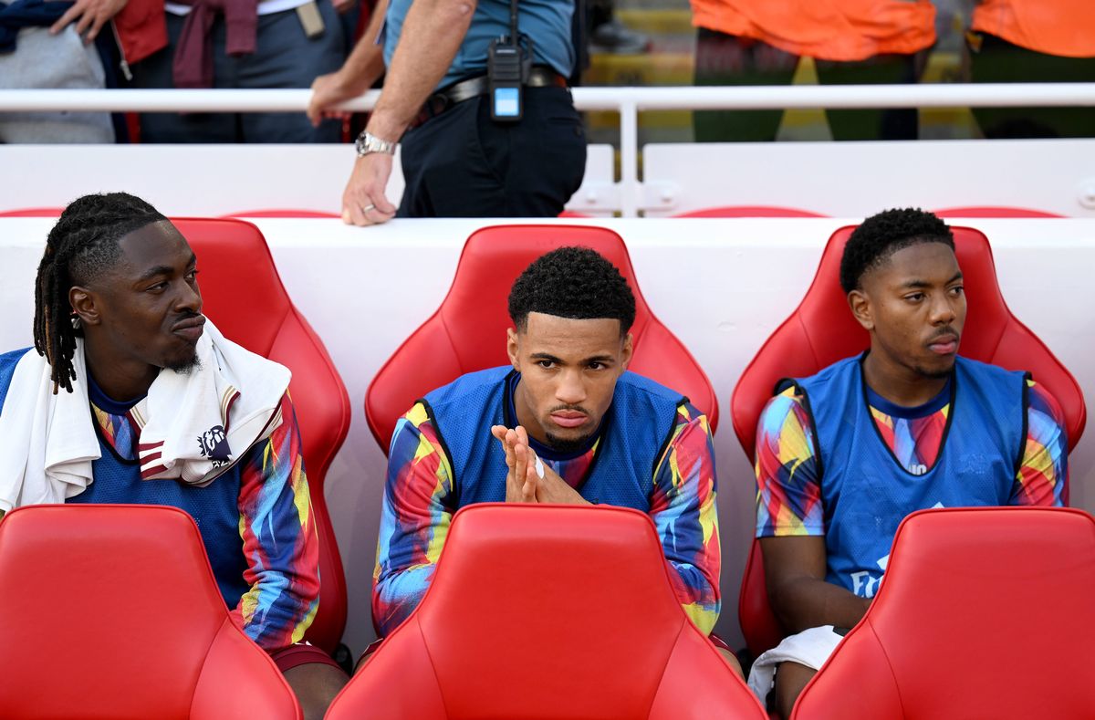 Eberechi Eze, Ethan Nwaneri and Myles Lewis-Skelly on the bench