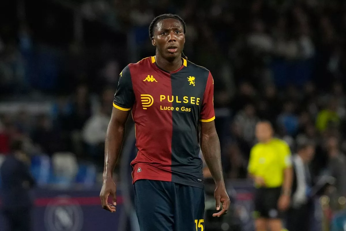 Brooke Norton-Cuffy playing for Genoa