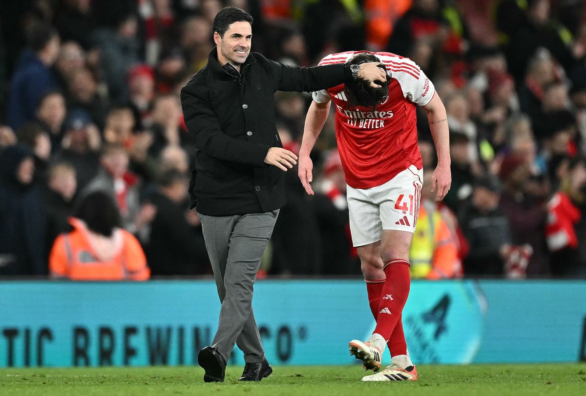 Arsenal manager Mikel Arteta alongside Declan Rice
