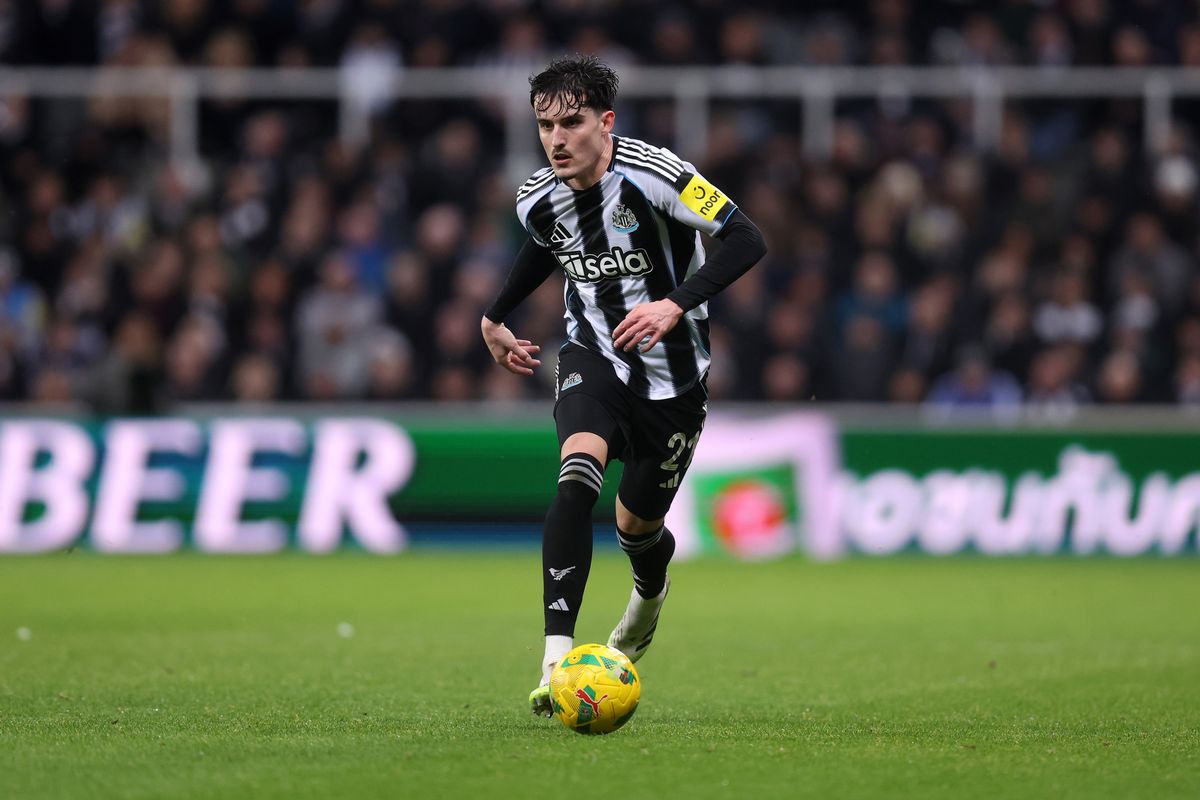 Tino Livramento of Newcastle United runs with the ball during the Carabao Cup Quarter Final match against Fulham