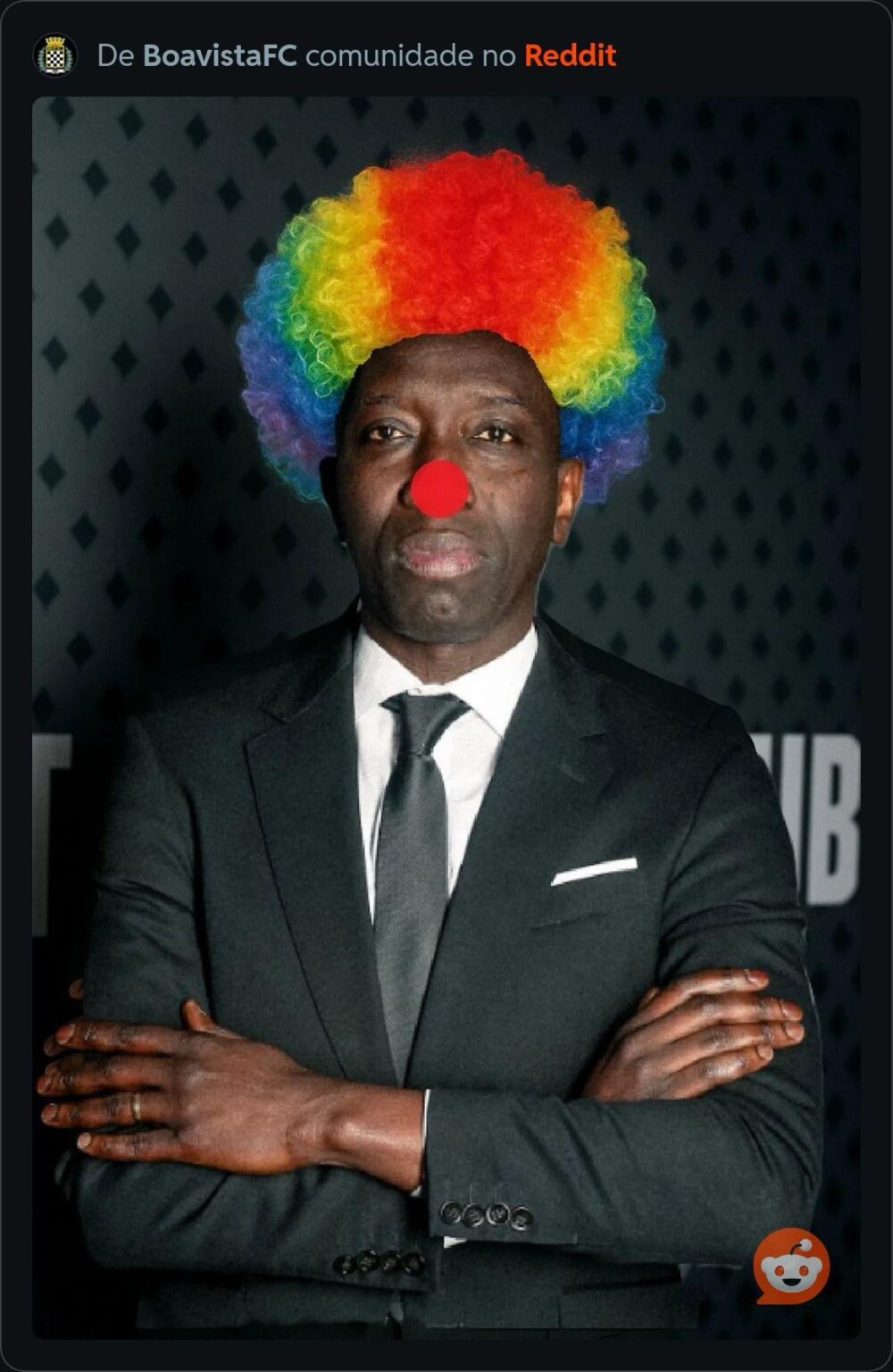 Onde andas? Entregaste os miúdos ao maior flagelo da vida deles e vestem de xadrez. Vergonha!