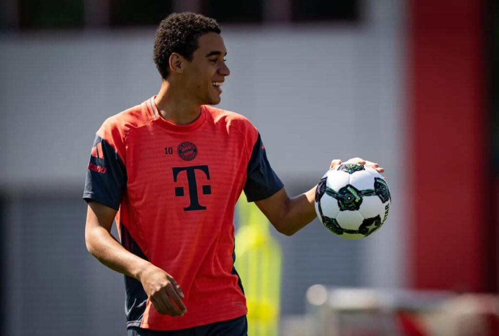 First Bayern Star back on the Training Ground 👀