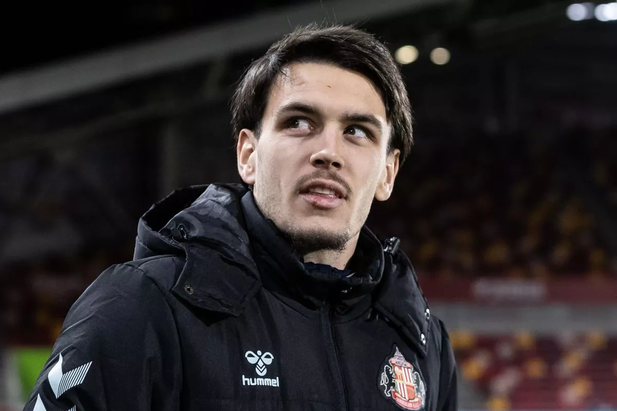 Enzo Le Fee arriving at the stadium