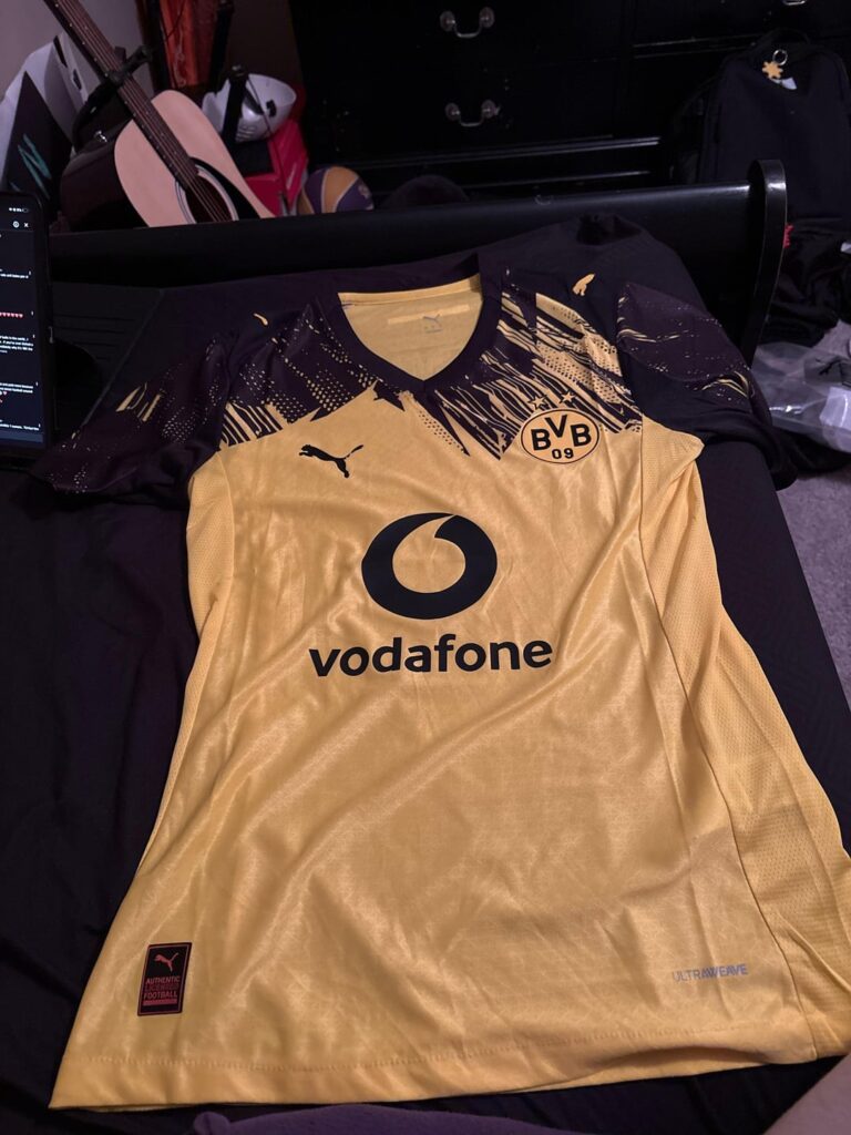 Idk if I’m tripping or not but my jersey look kinda different then the online one