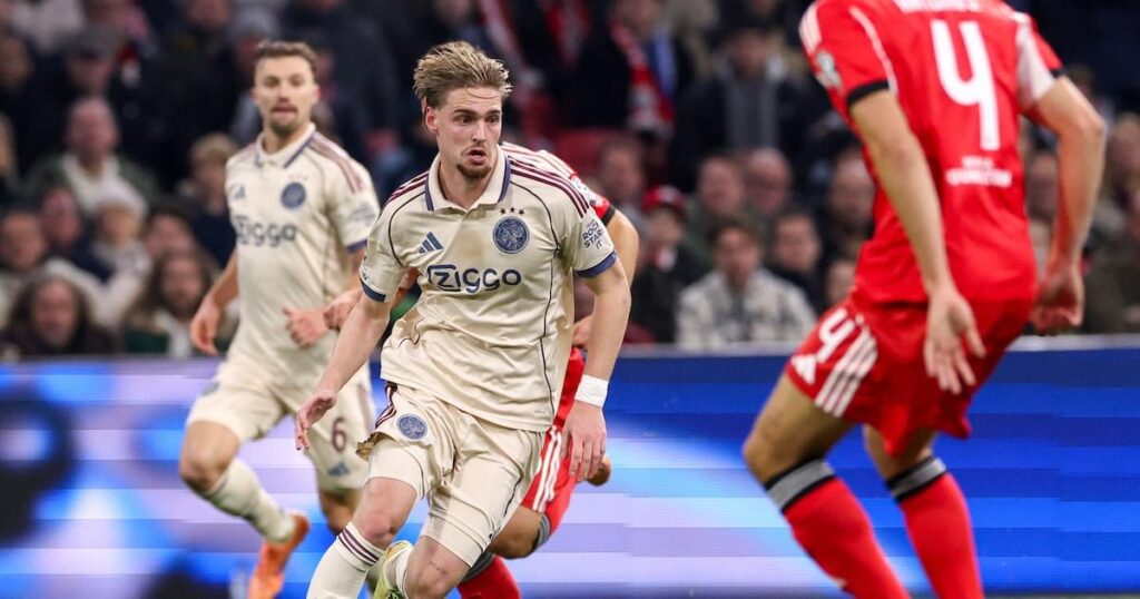 [Parool] Ajax and Lazio are close to reaching an agreement on the transfer of Kenneth Taylor, but a deal with the player is still a long way off