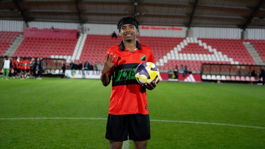 [ESPN NL] Ajax and Feyenoord have officially approached N.E.C. about signing 18-year-old talent Paulo Da Silva, sources confirmed to ESPN. The Eredivisie Under-19 top scorer has several options, but the two top Dutch clubs are the most concrete for the N.E.C. striker.