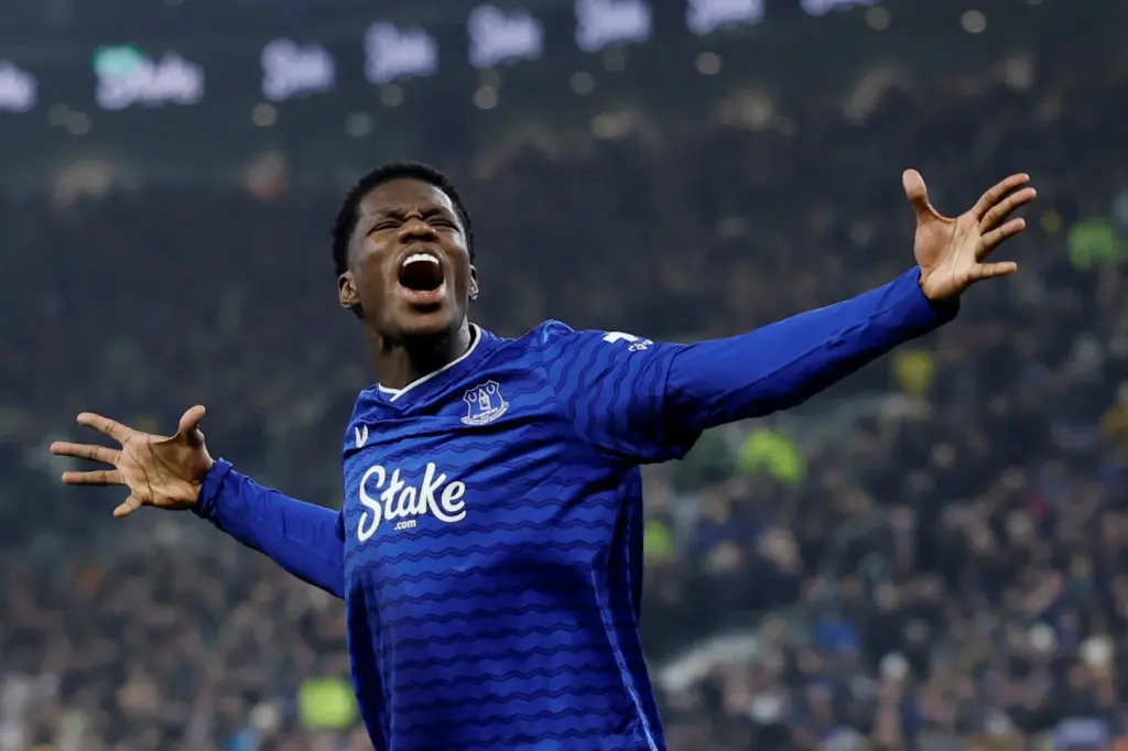 Barry’s Late Winner Rescues Everton