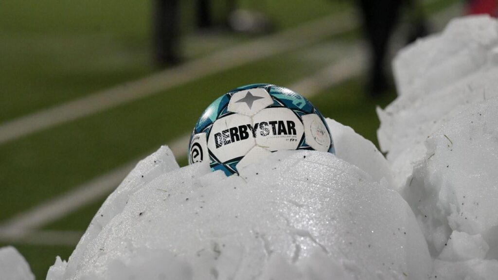 Alle vrijdagavondwedstrijden in Nederlands betaald voetbal afgelast wegens winterse omstandigheden