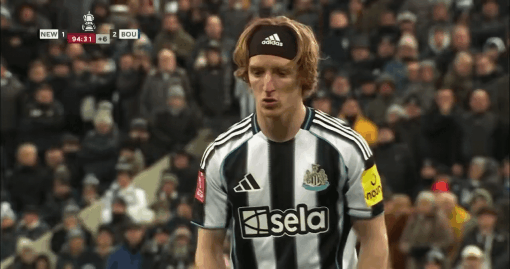 Newcastle [2] - 2 Bournemouth - Anthony Gordon penalty 90+5'