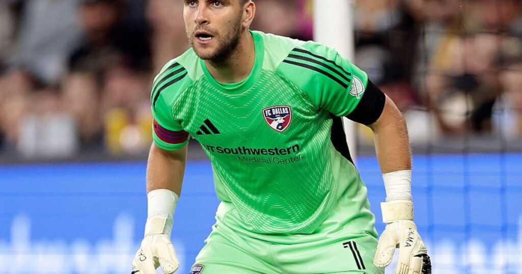 Ajax is close to signing goalkeeper Maarten Paes from FC Dallas on a 3.5 year deal