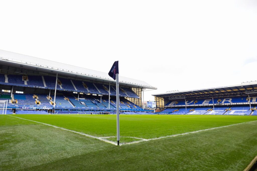 Everton sign Manchester United full-back Blundell on loan Everton sign Manchester United full-back Blundell on loan