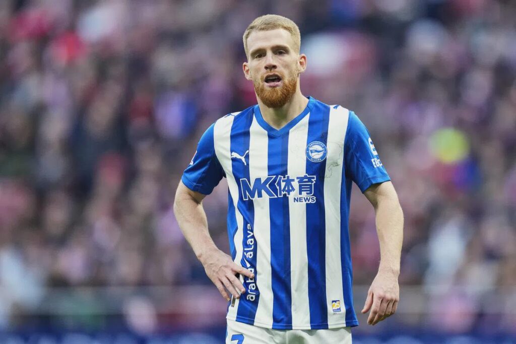 [VI] Ajax looking to sign Carlos Vicente as replacement of Raul Moro