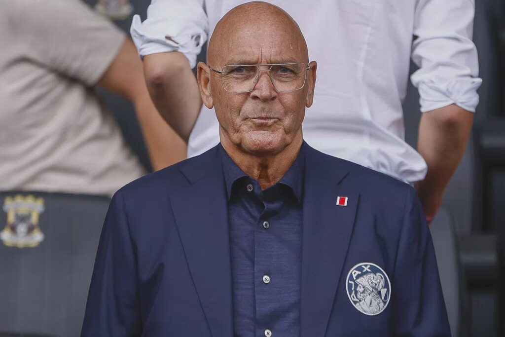 Rvc Ajax in gesprek met Ophof over opvolging Blind