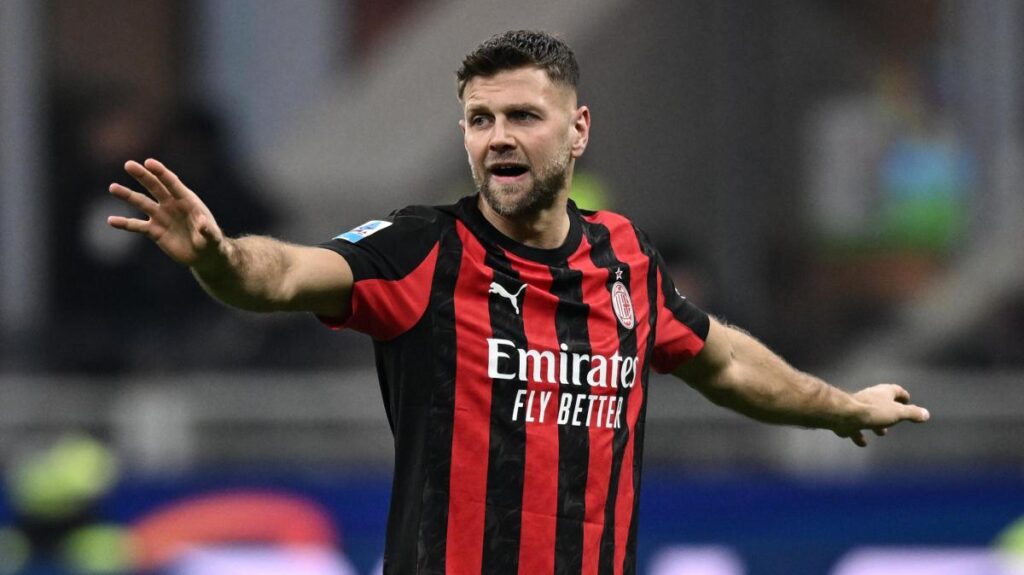 Fullkrug suffers new injury 106 minutes into Milan career.