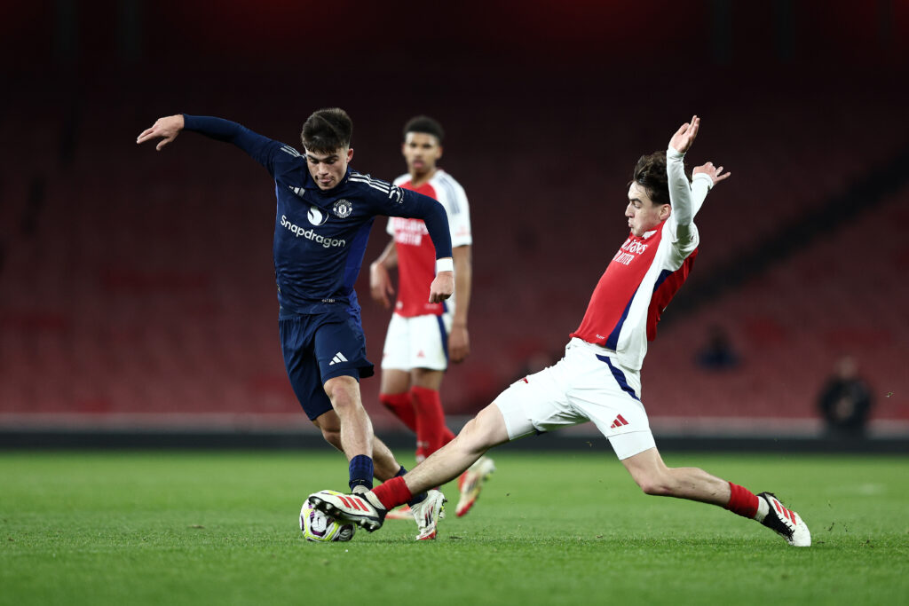 LONDON, ENGLAND - FEBRUARY 28: Harry Amass of Manchester United is challenged by Louis Copley of Arsenal during the FA Youth Cup quarter-final between Arsenal U18 and Manchester United U18 at Emirates Stadium on February 28, 2025 in London, England. (Photo by James Fearn/Getty Images)