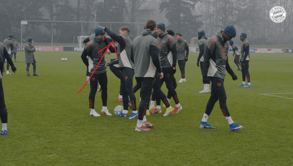 can anyone tell me what is kimmich doing to tom's ear??