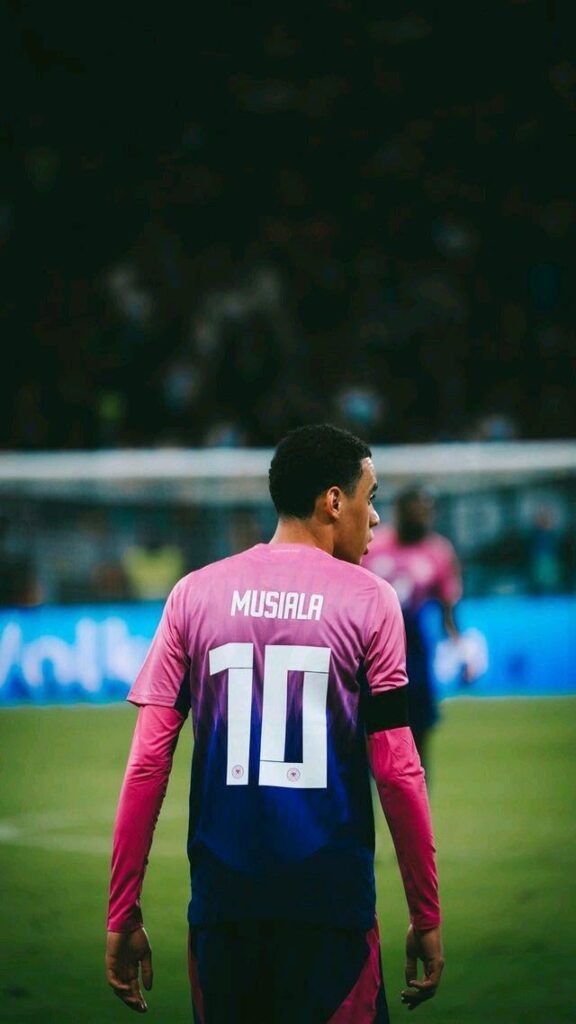 who is your favourite bayern player of all time and why? ill start