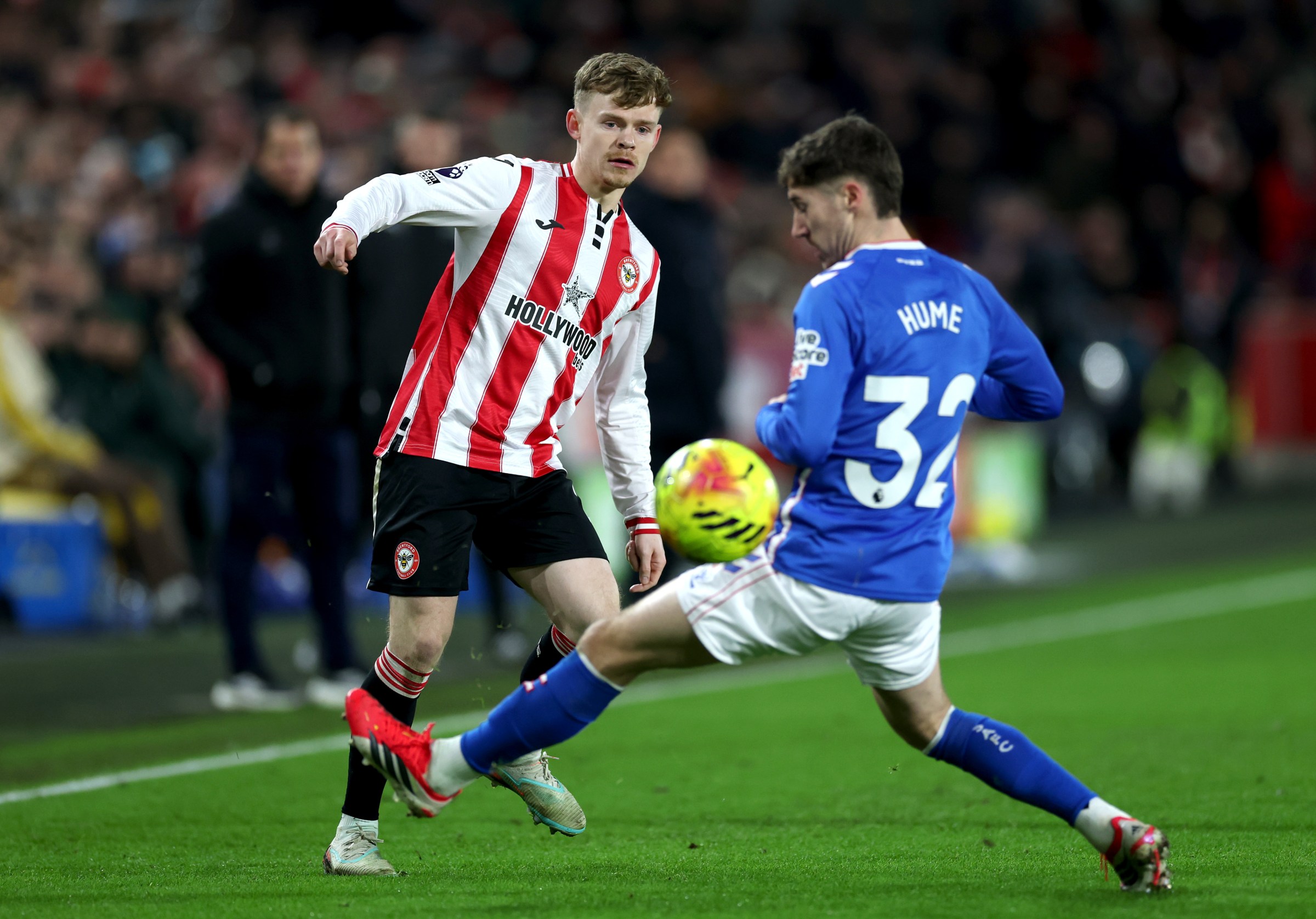 BRENTFORD, ENGLAND - JANUARY 07: Keane Lewis-Potter of Brentford is challenged by Trai Hume of Sunderland during the Premier League match between Brentford and Sunderland at Gtech Community Stadium on January 07, 2026 in Brentford, England. (Photo by Eddie Keogh/Getty Images)
