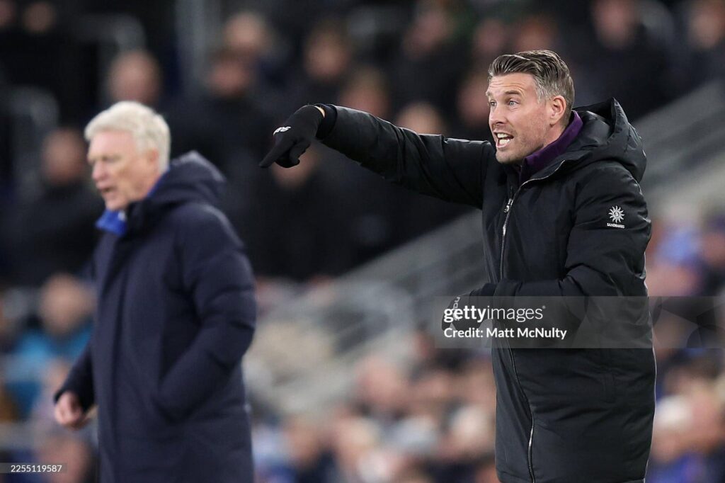 Rob Edwards sensed Wolves ‘played into Everton’s hands’ with their two men advantage VAVEL logo