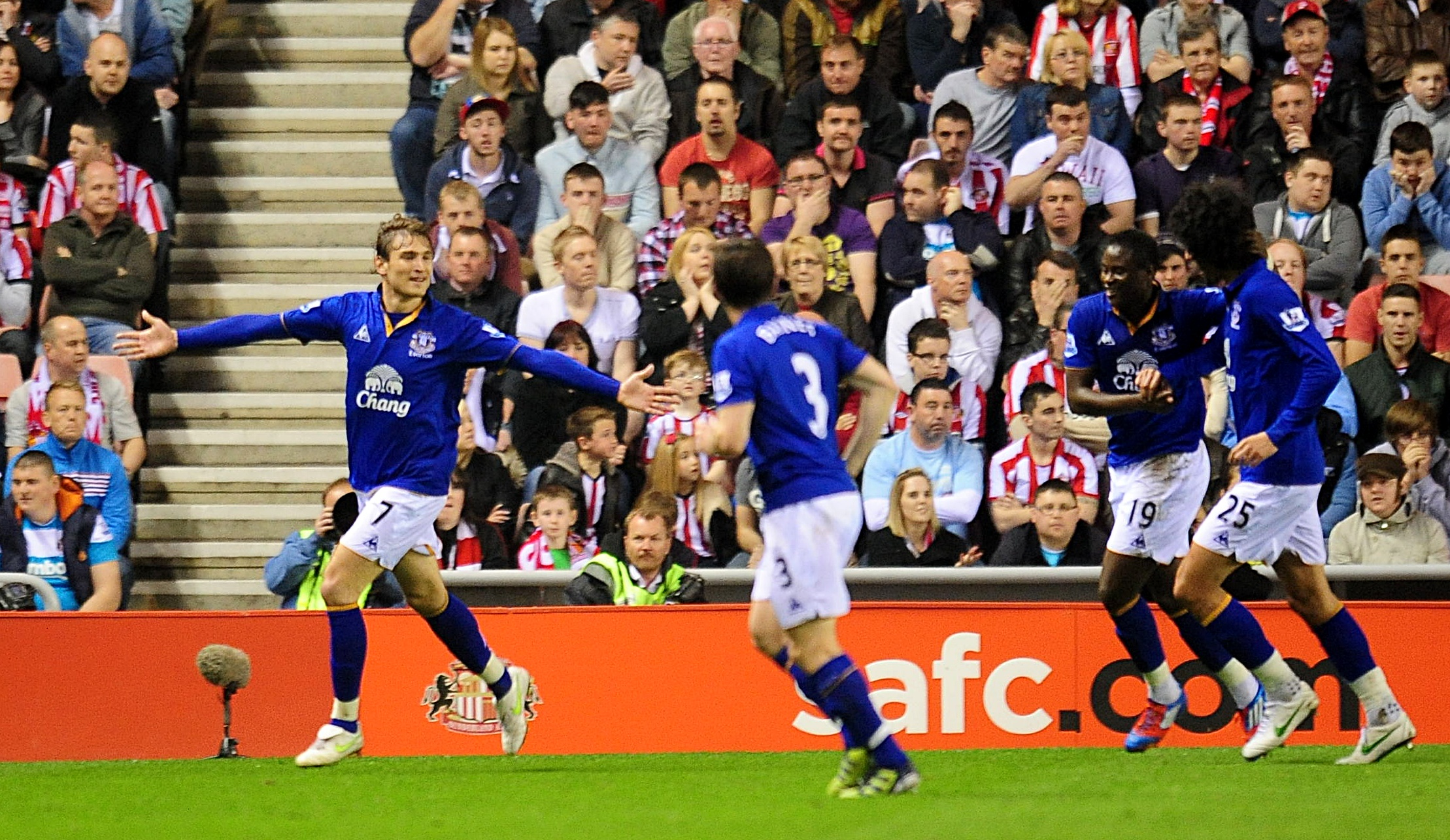 Everton’s Nikica Jelavic (left) celebrates with his team-mates after scoring his side’s first goal of the game (Photo by Owen Humphreys/PA Images via Getty Images)